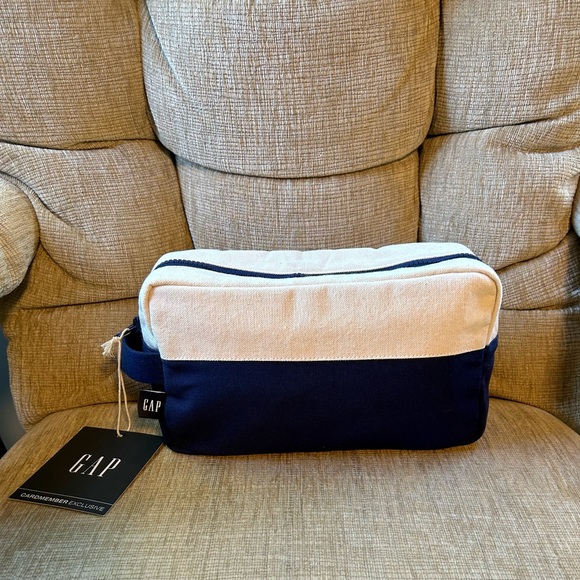 Gap Canvas Mini Zipper Bag - Picture 2 of 8